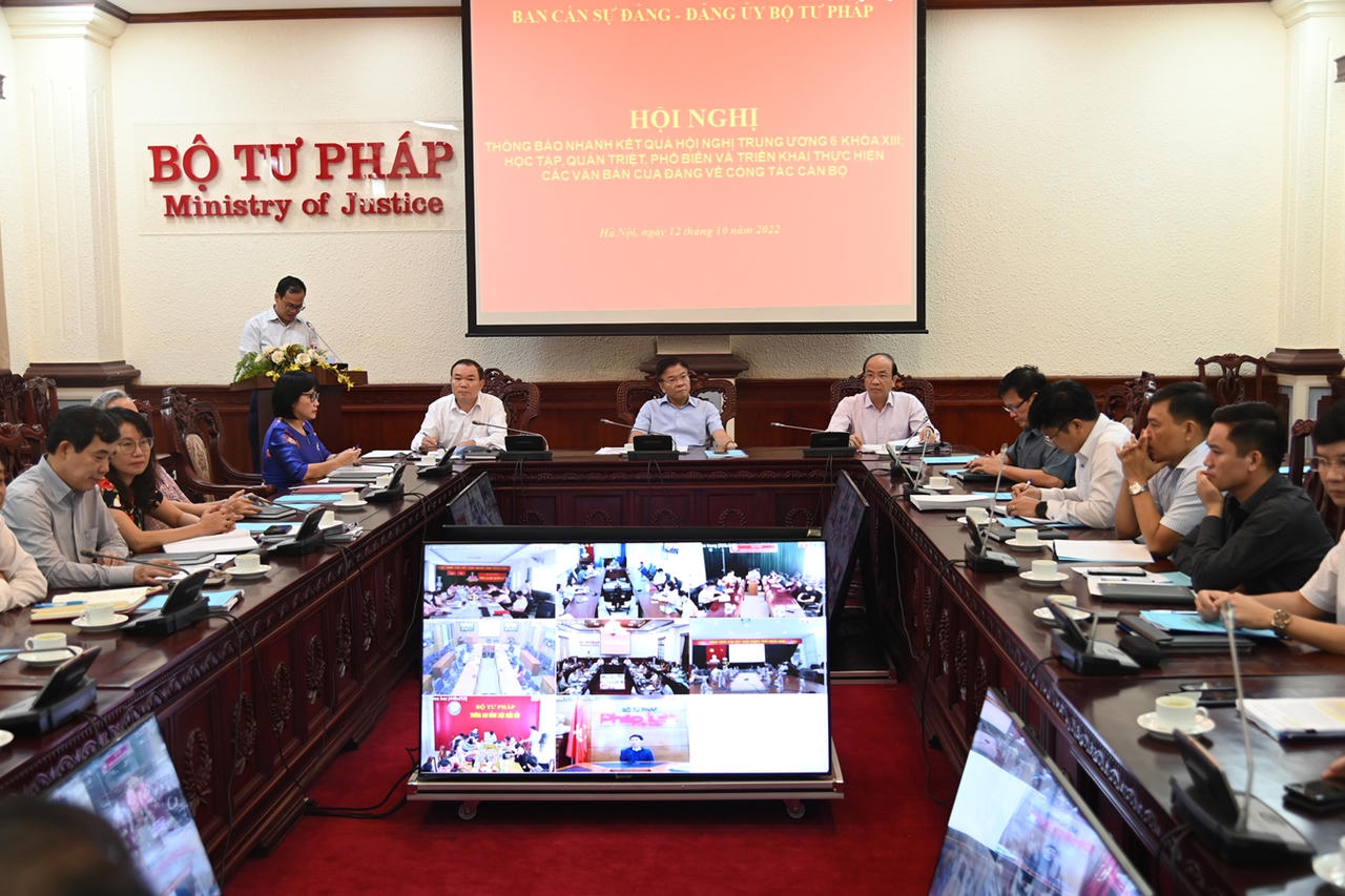 Triển khai thực hiện nghiêm các quy định về công tác cán bộ