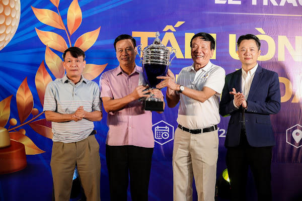 Tạp chí Nhà đầu tư tổ chức thành công giải golf từ thiện "Tấm lòng vàng Nhà đầu tư"