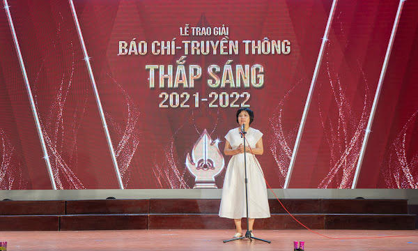 Chào tân sinh viên Viện Báo chí: Rực cháy cùng Fire Up 2022