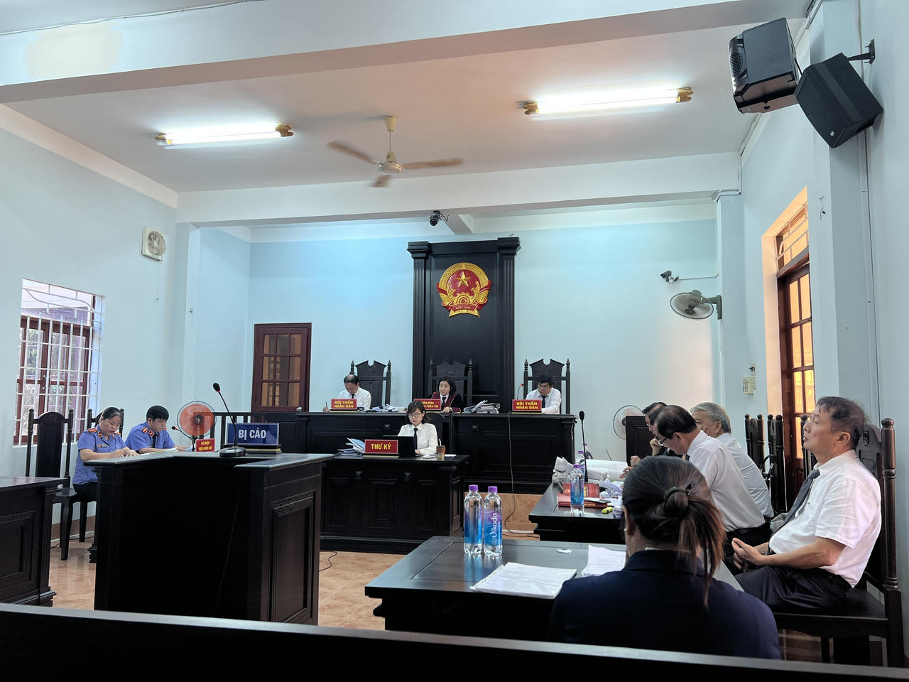 Vụ án mua bán hóa đơn ở Khánh Hòa bị trả hồ sơ nhiều lần: Tranh luận gay gắt về gần 61 ngàn bút lục tài liệu để ngoài hồ sơ vụ án