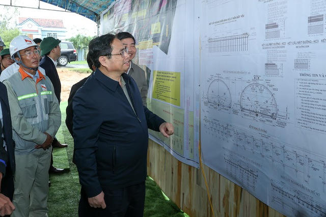 Thủ tướng khảo sát một số công trình, dự án, khu vực quy hoạch trọng điểm tại Phú Yên