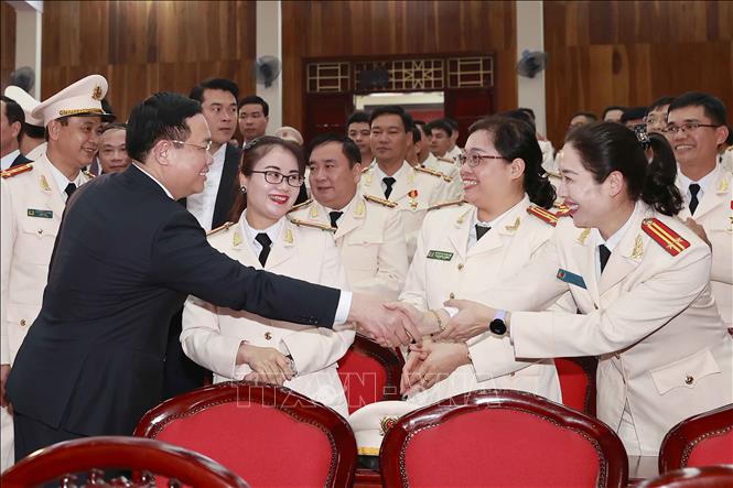 Chủ tịch Quốc hội Vương Đình Huệ thăm, chúc Tết Công an tỉnh Lào Cai