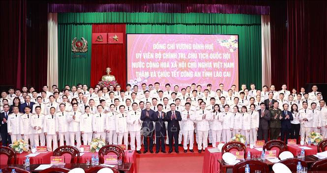 Chủ tịch Quốc hội Vương Đình Huệ thăm, chúc Tết Công an tỉnh Lào Cai