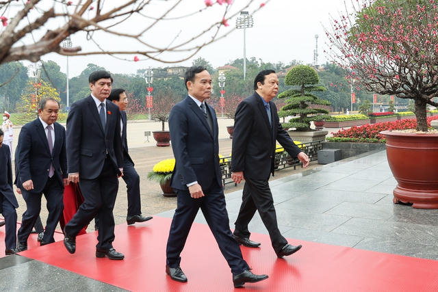 Lãnh đạo Đảng, Nhà nước vào Lăng viếng Chủ tịch Hồ Chí Minh, tưởng niệm các Anh hùng liệt sĩ