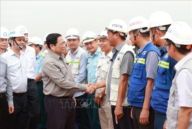 Thủ tướng đề nghị khắc phục hạn chế để đạt mục tiêu xây dựng sân bay Long Thành