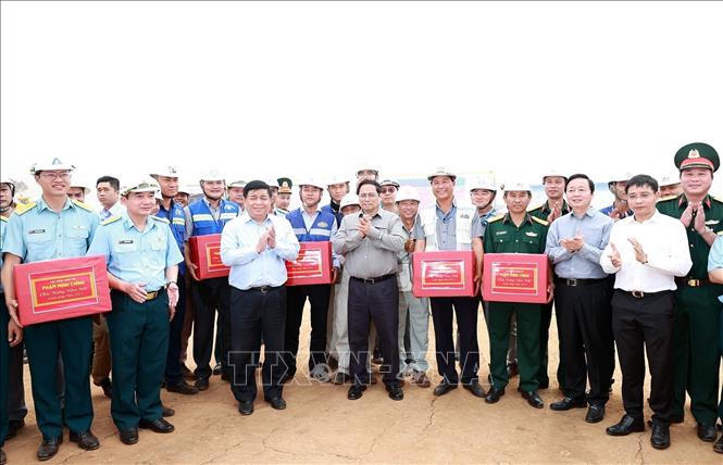 Thủ tướng đề nghị khắc phục hạn chế để đạt mục tiêu xây dựng sân bay Long Thành