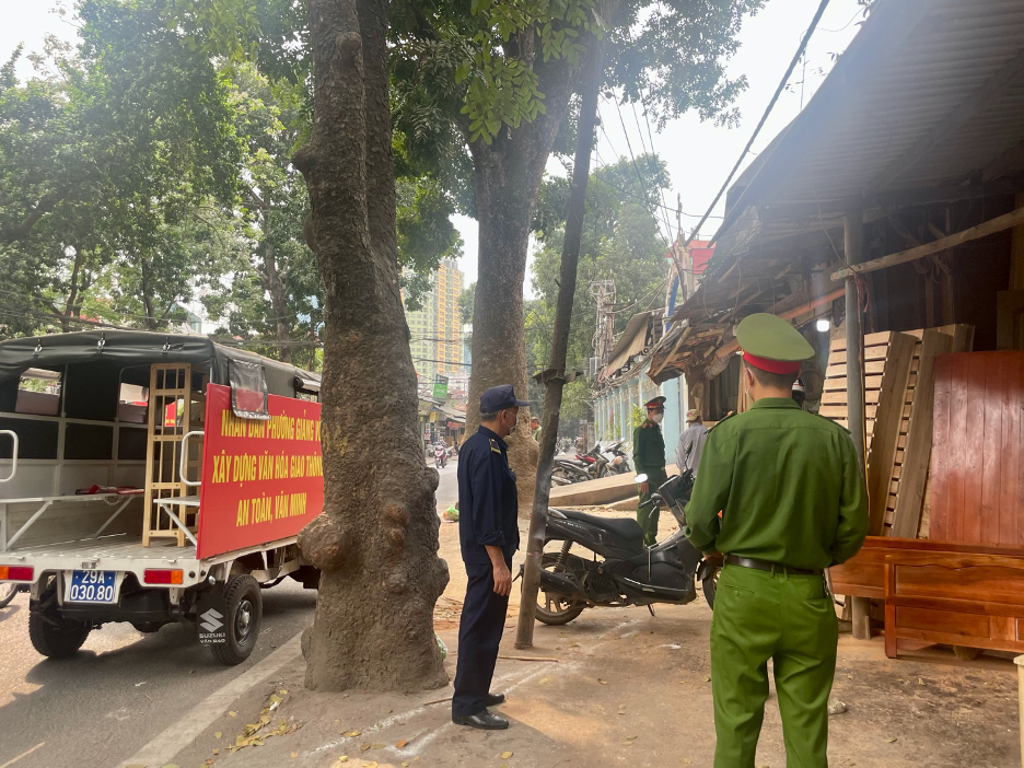 Hà Nội: Công an phường Giảng Võ quyết liệt xử lý vi phạm trật tự đô thị