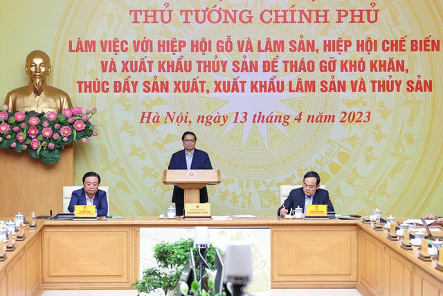 Thủ tướng chủ trì hội nghị tháo gỡ khó khăn, thúc đẩy sản xuất, xuất khẩu lâm sản, thủy sản