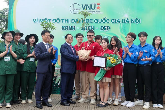 Thủ tướng gửi thông điệp quan trọng về đào tạo nhân lực khi tới thăm trụ sở mới của ĐHQG Hà Nội