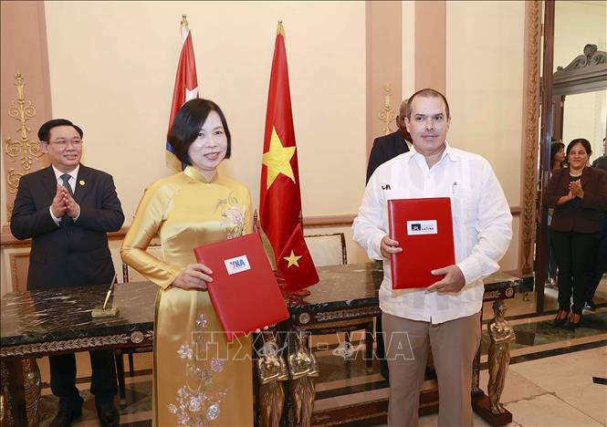 Chủ tịch Quốc hội Vương Đình Huệ hội đàm với Chủ tịch Quốc hội Cuba