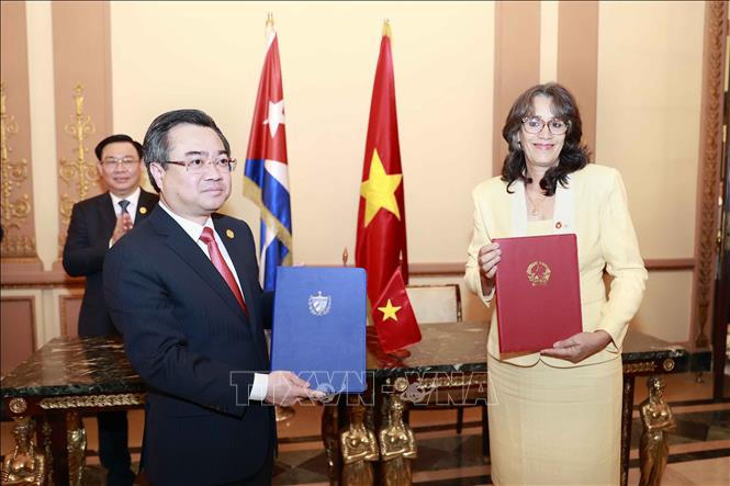 Chủ tịch Quốc hội Vương Đình Huệ hội đàm với Chủ tịch Quốc hội Cuba