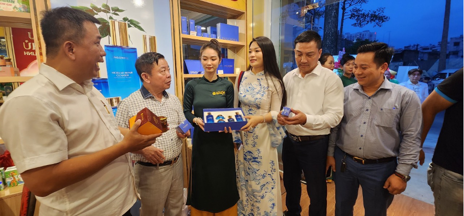 Tập đoàn Y Dược Sâm Ngọc Linh Việt Nam tưng bừng khai trương Showroom thứ 2 tại Tp Hồ Chí Minh.