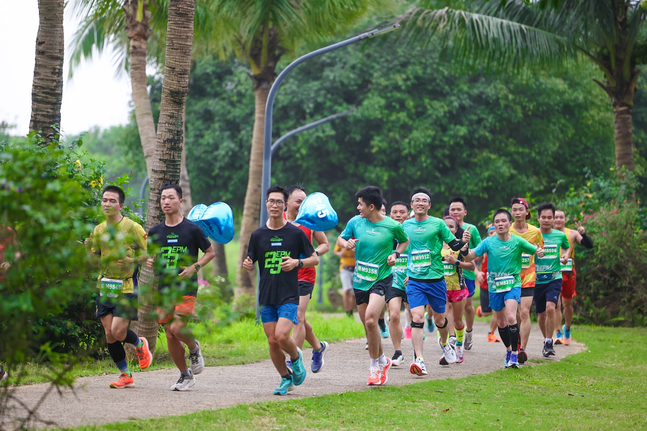 Thiên nhiên xanh hút mắt ở giải chạy Ecopark Marathon 2023