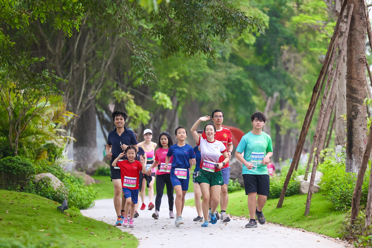 Thiên nhiên xanh hút mắt ở giải chạy Ecopark Marathon 2023