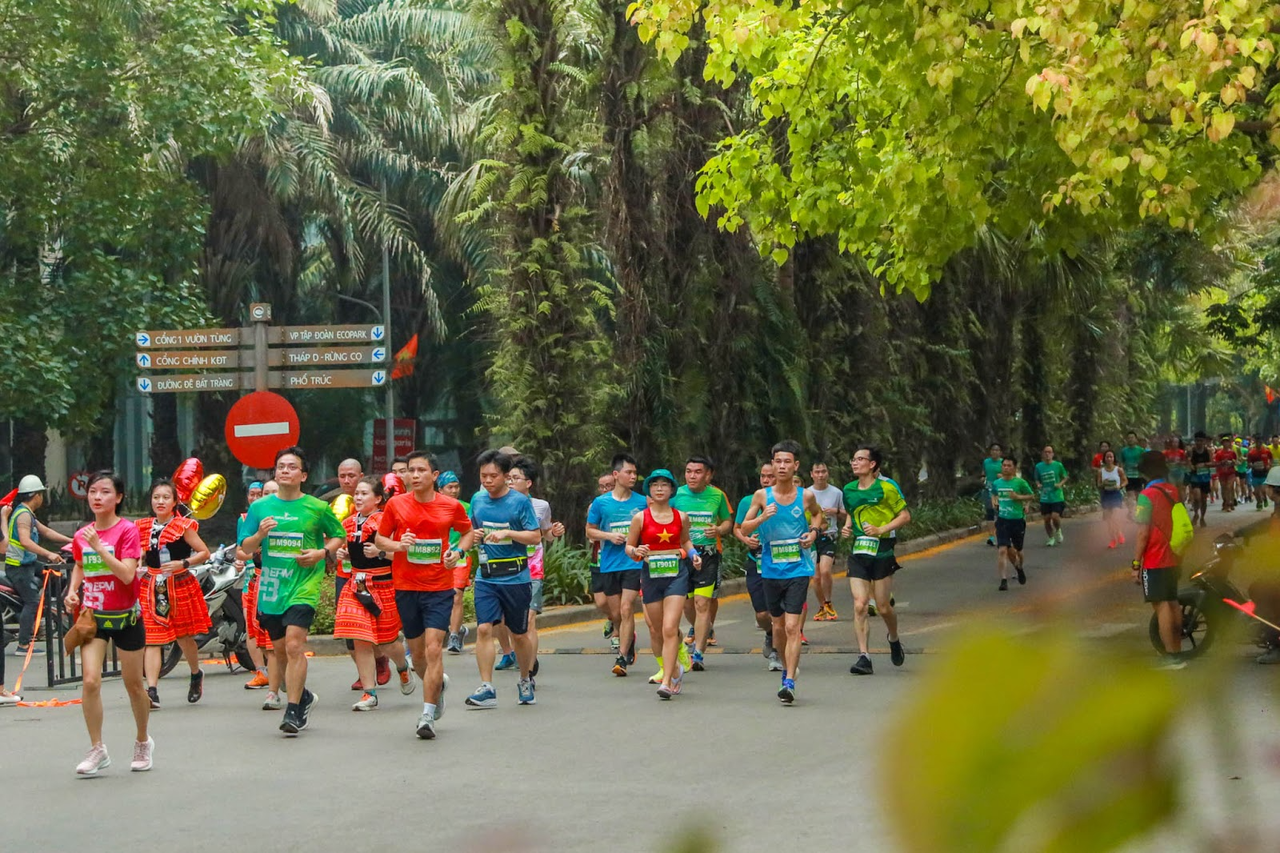 Thiên nhiên xanh hút mắt ở giải chạy Ecopark Marathon 2023