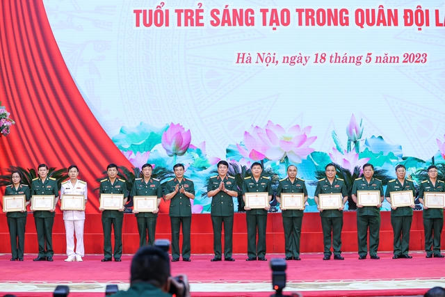 Thủ tướng: Chú trọng phát triển khoa học công nghệ quân sự theo chiều sâu
