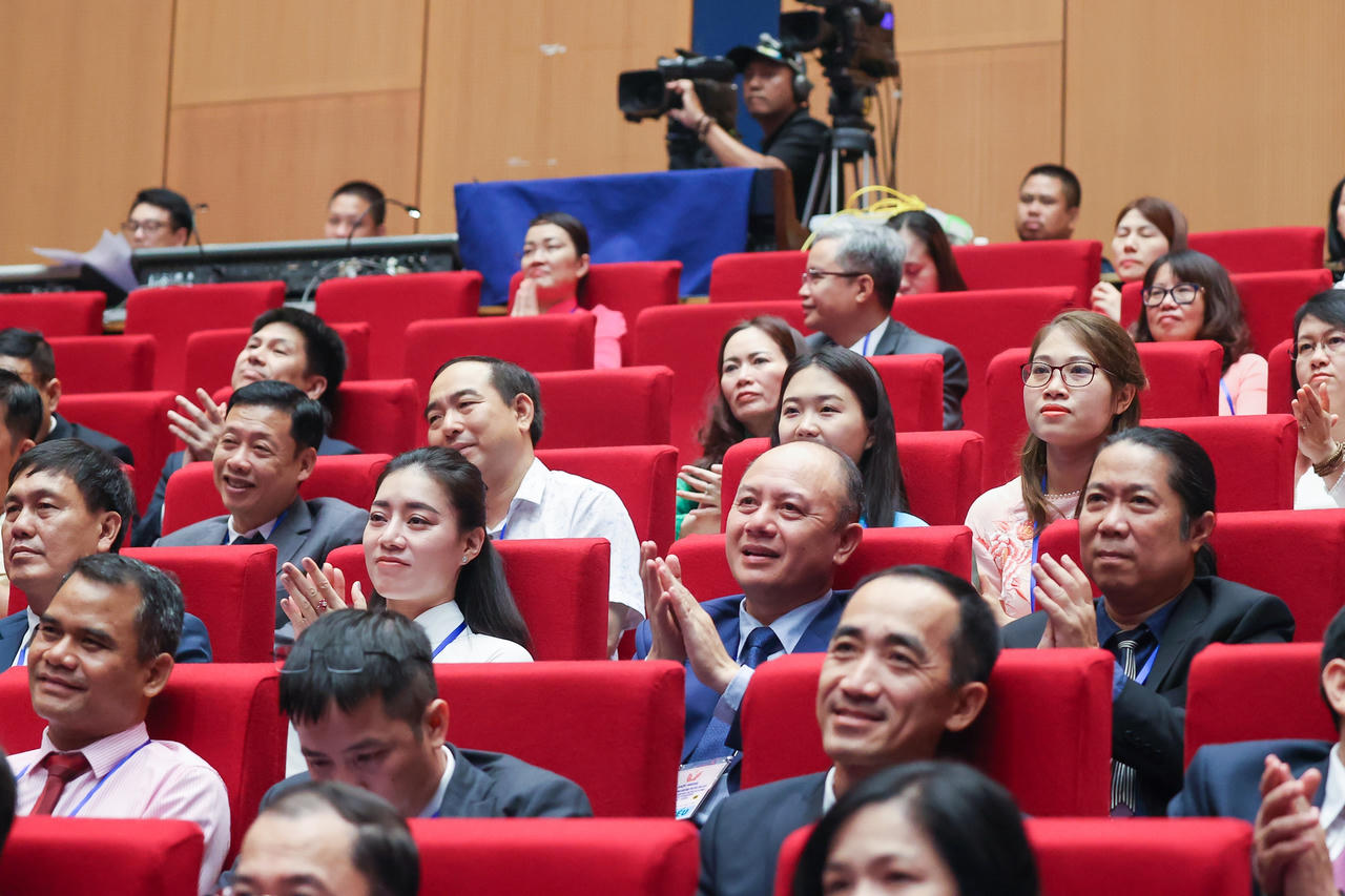 Thủ tướng: Đẩy mạnh thi đua, tỏa sáng tinh thần yêu nước, cống hiến, dám nghĩ, dám làm