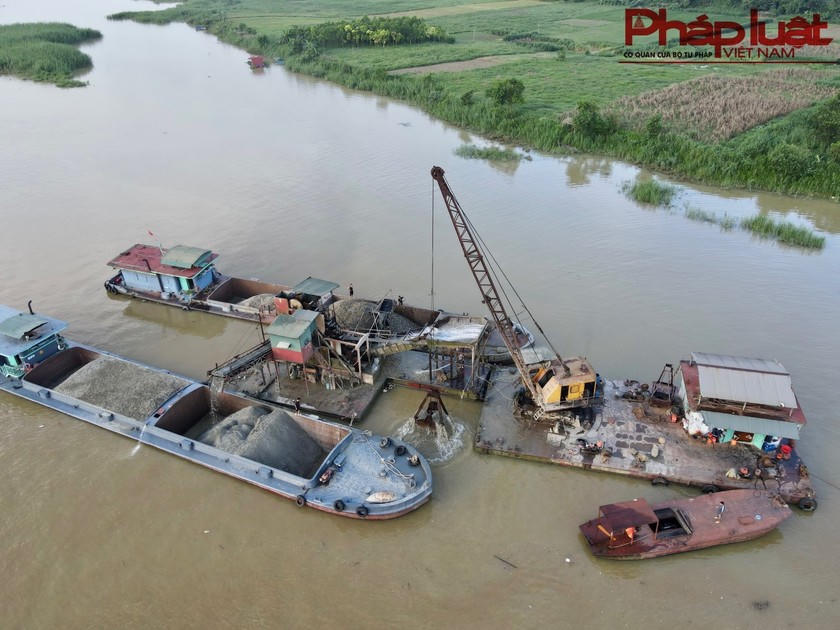 Báo động tình trạng khai thác cát, sỏi sai quy định trên sông Lô: Kì 1: Ngang nhiên khai thác tài nguyên ngoài giờ quy định 