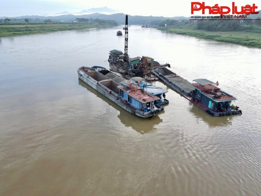 Báo động tình trạng khai thác cát, sỏi sai quy định trên sông Lô: Kì 1: Ngang nhiên khai thác tài nguyên ngoài giờ quy định 