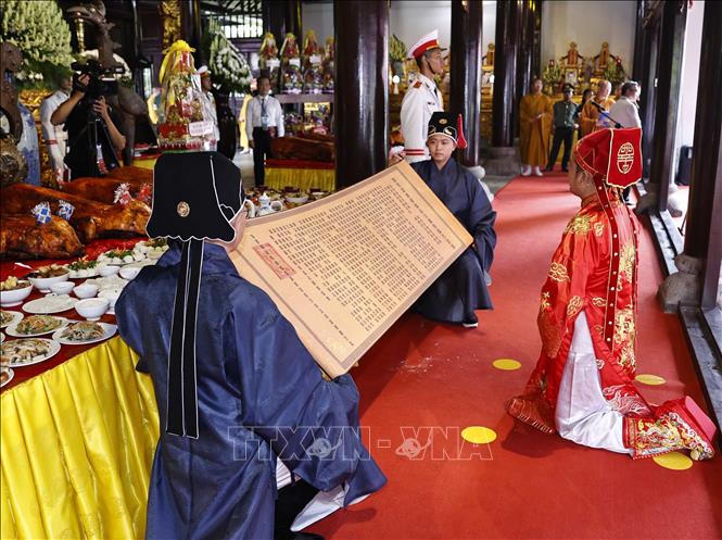 Chủ tịch nước dự các hoạt động kỷ niệm 76 năm Ngày Thương binh - Liệt sĩ tại Côn Đảo