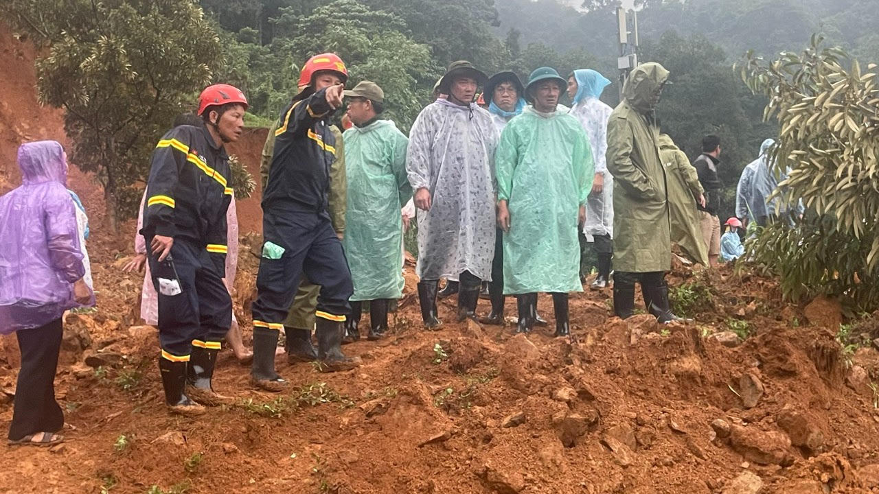 Đã tìm thấy thi thể của 3 chiến sĩ trong vụ sạt lở ở đèo Bảo Lộc