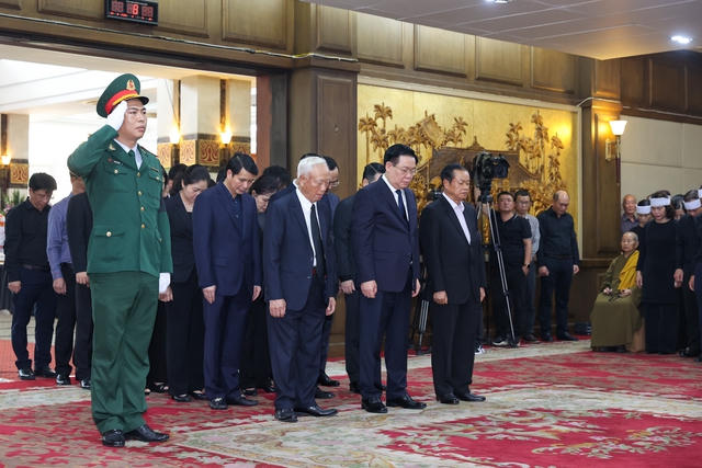 Hình ảnh lãnh đạo Đảng, Nhà nước viếng Phó Thủ tướng Lê Văn Thành