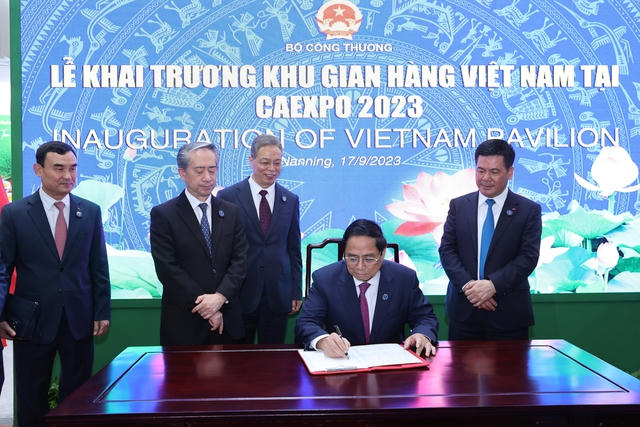 Thủ tướng: Mong muốn Việt Nam trở thành điểm trung chuyển hàng hóa giữa ASEAN và Trung Quốc
