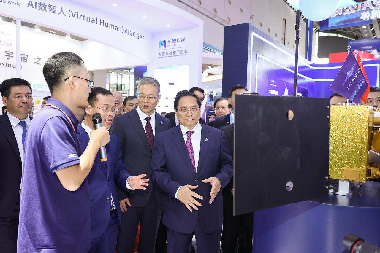 Thủ tướng: Mong muốn Việt Nam trở thành điểm trung chuyển hàng hóa giữa ASEAN và Trung Quốc