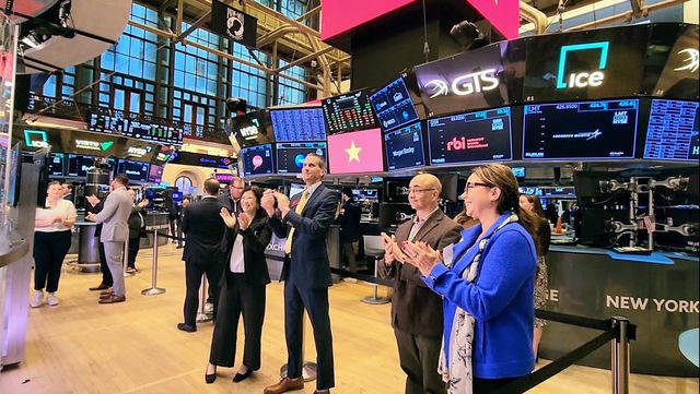 Chùm ảnh: Thủ tướng rung chuông khai mạc phiên giao dịch tại Sàn chứng khoán New York