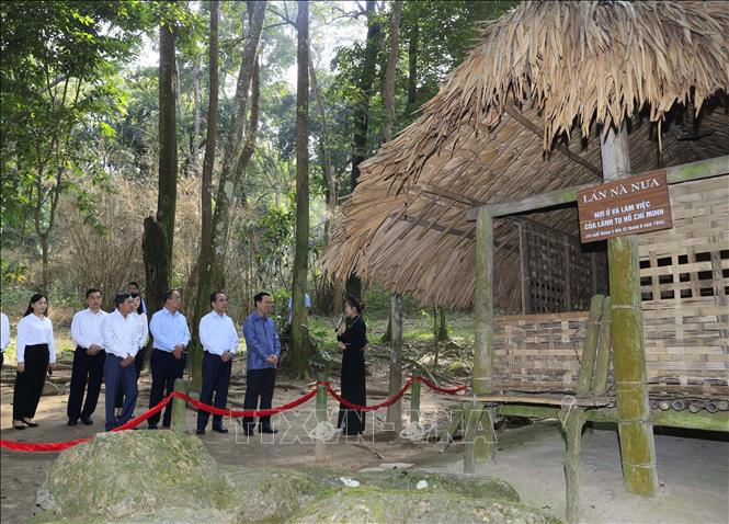 Chủ tịch nước Võ Văn Thưởng dâng hương tại Khu di tích Quốc gia đặc biệt Tân Trào