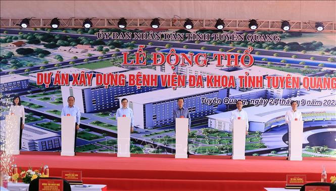 Chủ tịch nước Võ Văn Thưởng dâng hương tại Khu di tích Quốc gia đặc biệt Tân Trào