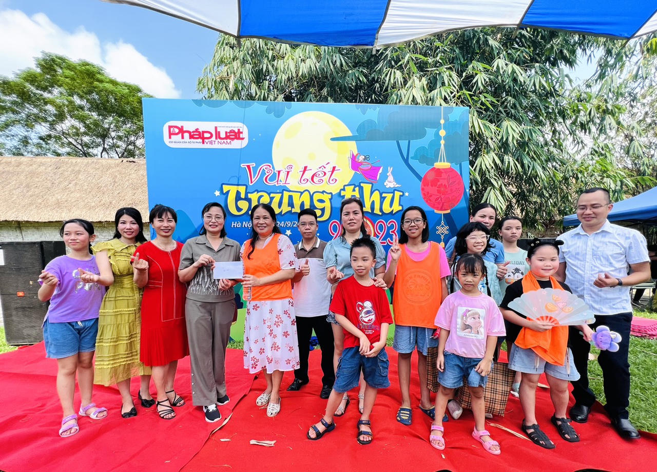 Báo Pháp luật Việt Nam tổ chức Trung thu cho con em cán bộ, phóng viên