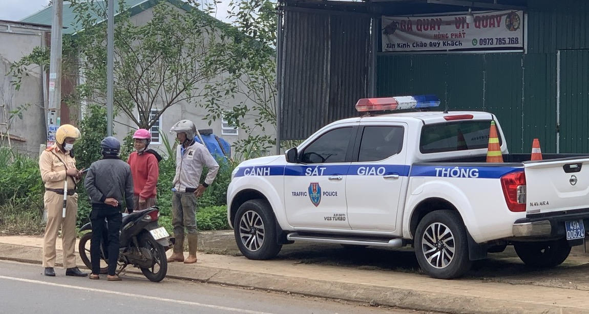 Kinh nghiệm bảo đảm ATGT tại huyện trọng điểm Lâm Đồng: Vừa thuyết phục tuyên truyền, vừa kiên quyết xử lý 