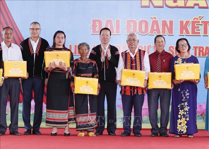 Chủ tịch nước Võ Văn Thưởng dự Ngày hội Đại đoàn kết toàn dân tại Phú Yên