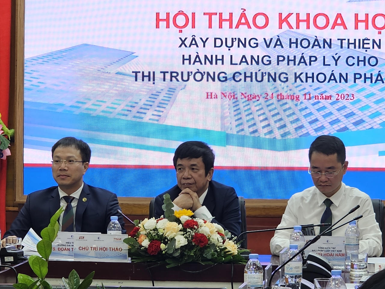 Hội thảo khoa học: Xây dựng và hoàn thiện hành lang pháp lý cho thị trường chứng khoán phái sinh