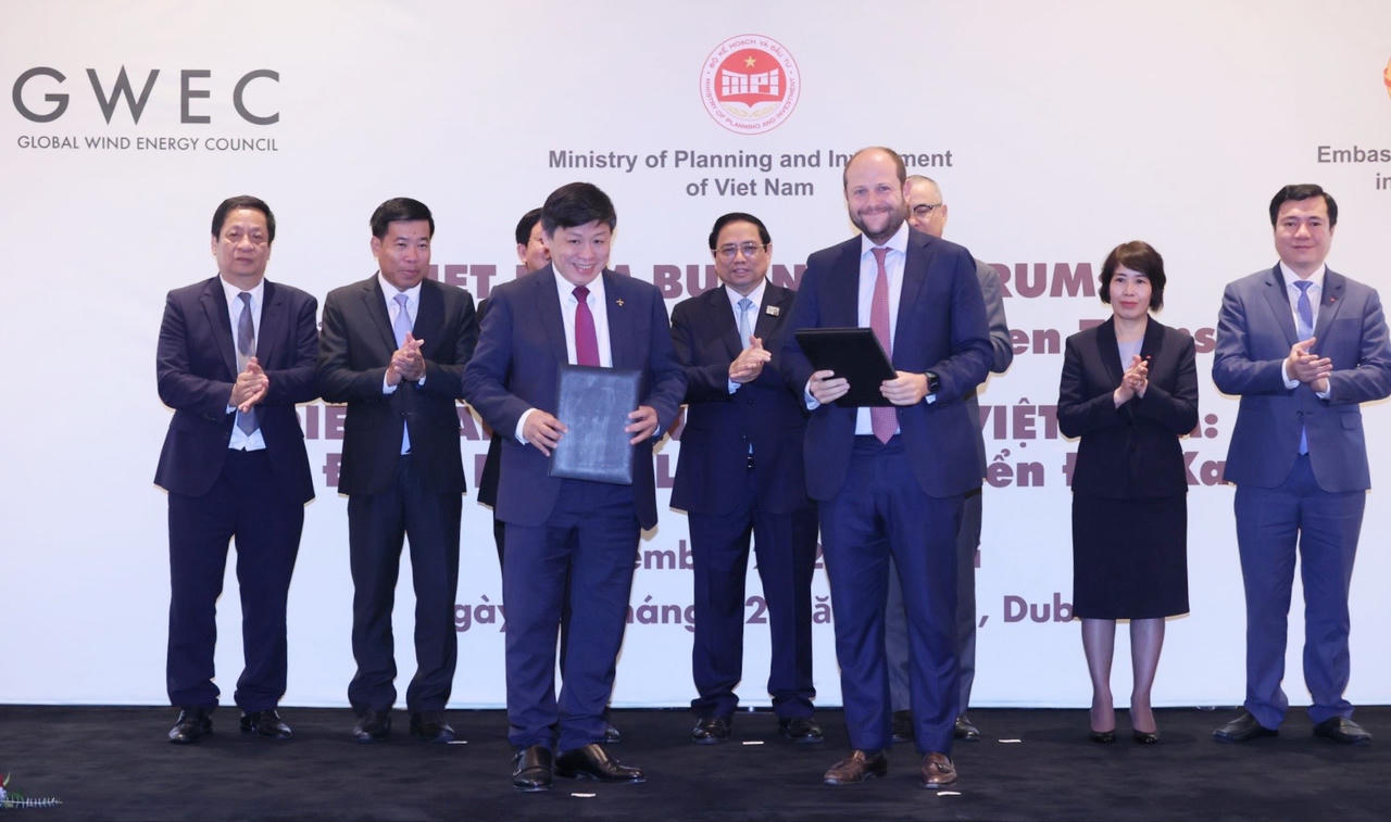 Thủ tướng: Việt Nam là địa điểm tin cậy để đầu tư, thúc đẩy chuyển đổi xanh