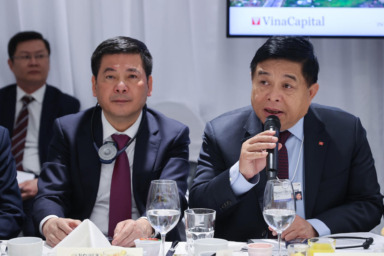 Thủ tướng: Thế giới dù có chao đảo thì Việt Nam vẫn kiên trì chính sách để trở thành điểm đến hàng đầu