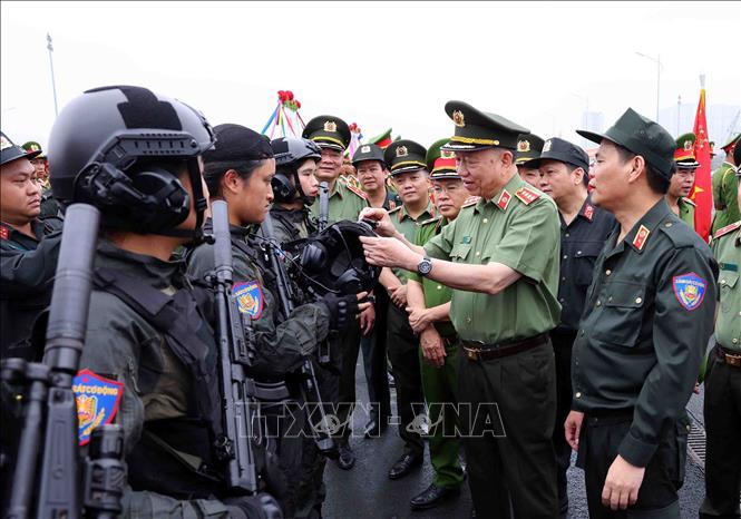 Bộ trưởng Tô Lâm dự tổng duyệt diễu binh lễ kỷ niệm 50 năm Ngày truyền thống lực lượng Cảnh sát cơ động