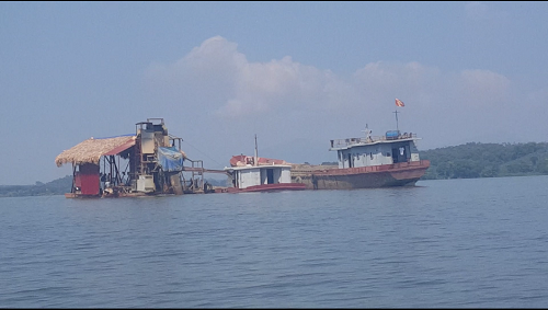 Thâm nhập “đại công trường” khai thác cát ở hồ Núi Cốc