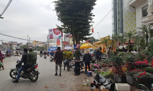 Hà Nội: Lối nào dành cho người đi bộ?