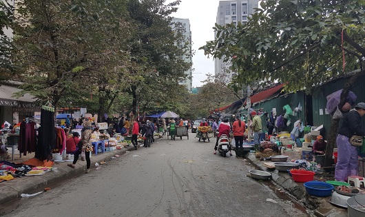 Hà Nội: Lối nào dành cho người đi bộ?