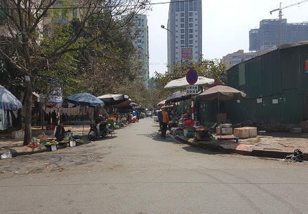 Hà Nội: 'Quản' giao thông tệ hại, tính mạng người đi bộ mong manh