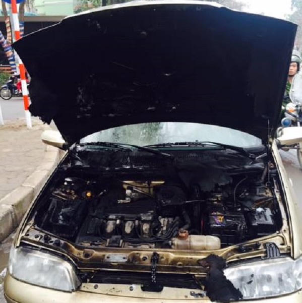 Ô tô phát hỏa khi lưu thông trên đường