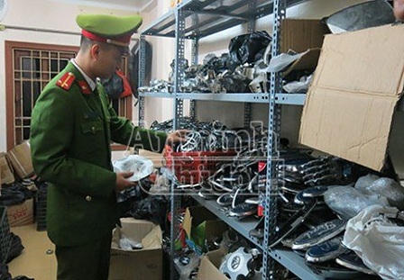 Bắt giữ kho hàng “khủng” và “bà trùm” kinh doanh phụ tùng ô tô trộm cắp