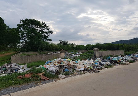 Bắc Ninh: Xã tham nhũng từ bãi rác cho đến trường học, trụ sở UBND xã xây dở làm chỗ chăn bò!