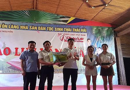 Phóng viên trẻ Báo PLVN thực hiện chuyến đi thực tế, giao lưu văn hóa tại Thái Nguyên