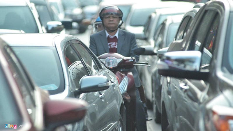 Chiều mùng 1 Tết đường Hà Nội lại tắc nghẽn trở lại