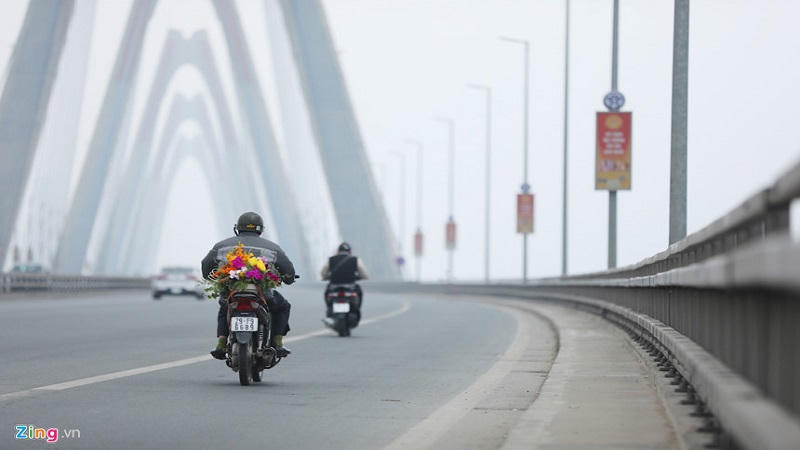 Đường phố Hà Nội vắng hoe sáng mồng 1 Tết