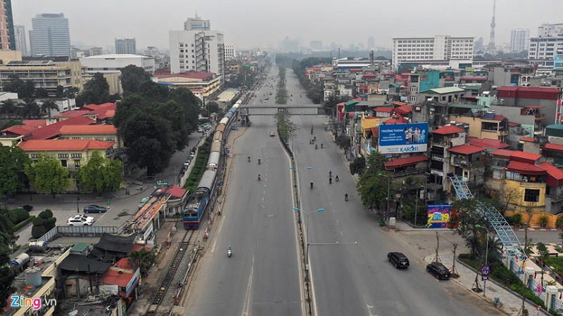 Đường phố Hà Nội vắng hoe sáng mồng 1 Tết