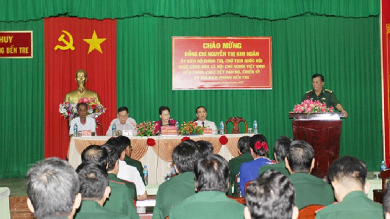 Chủ tịch Quốc hội chúc Tết Bộ đội Biên phòng Bến Tre trong đêm giao thừa